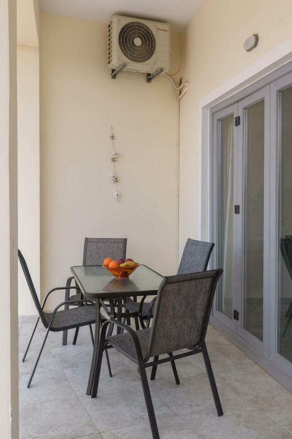 Coral Sea Apartment Kokkinos Pyrgos Eksteriør bilde